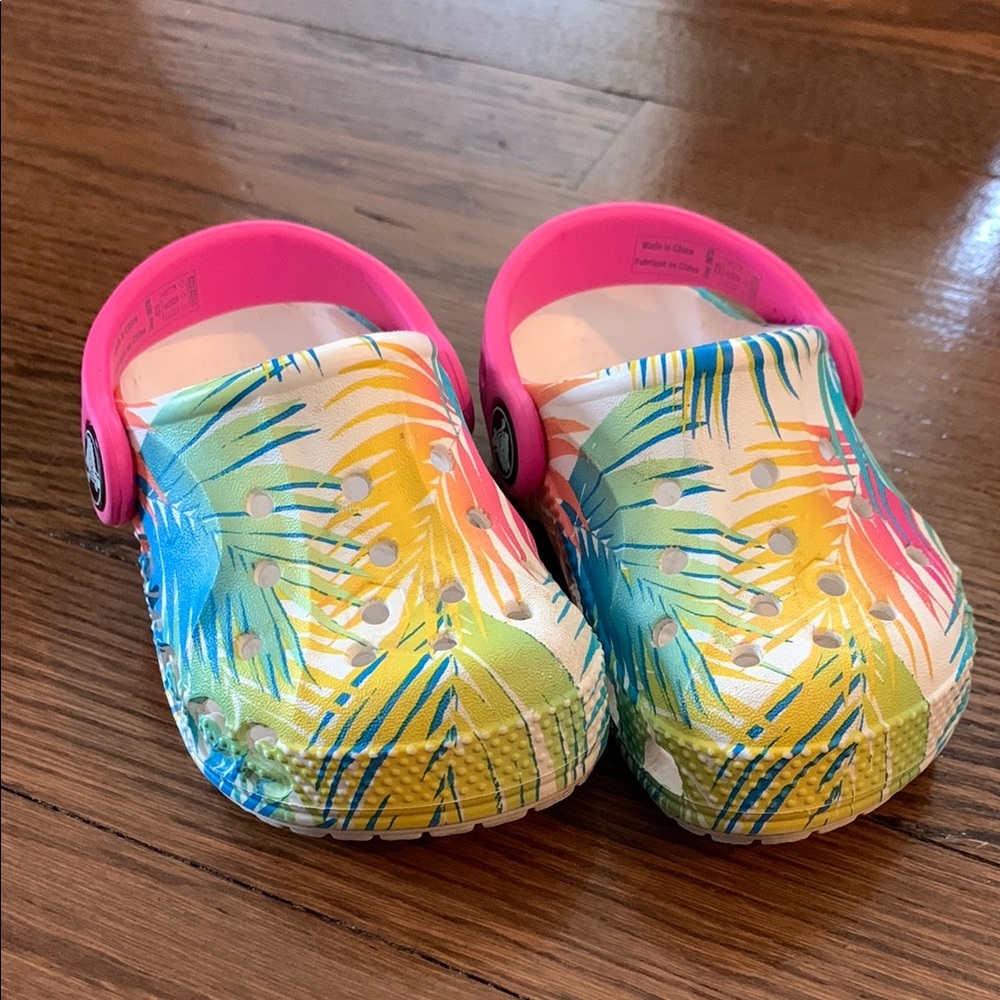 Kids Crocs, jungle print, size 5